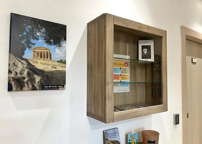 Efebo Aeterna - With Garden View