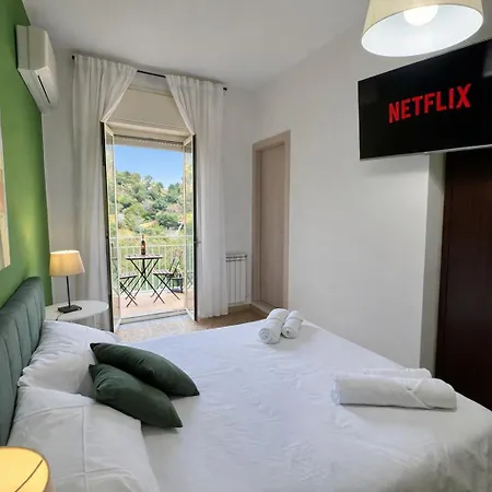 Efebo Aeterna - With Garden View 阿格里真托