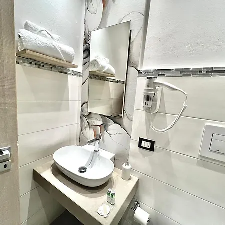 Efebo Aeterna - With Garden View