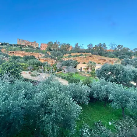 Efebo Aeterna - With Garden View