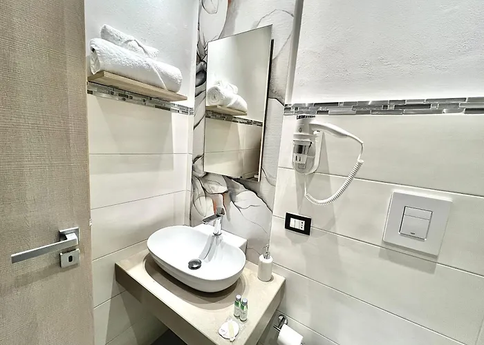 Efebo Aeterna - With Garden View