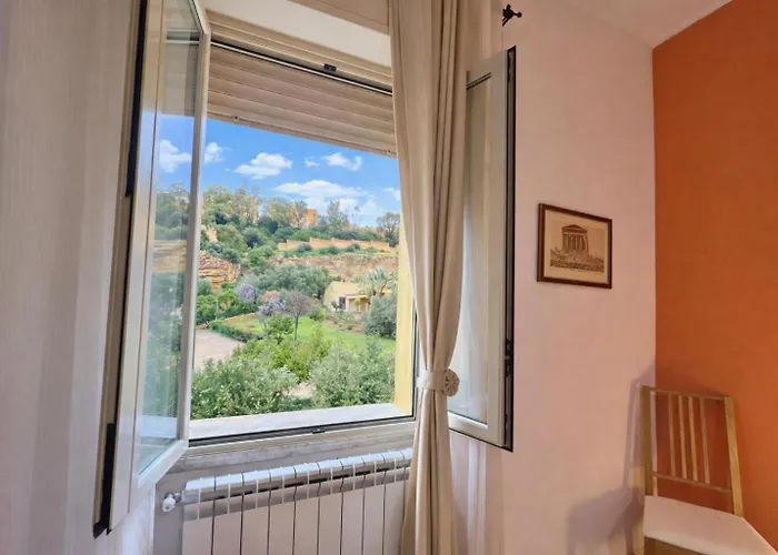 Efebo Aeterna - With Garden View