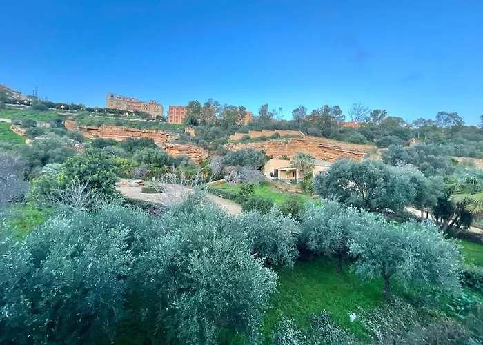 Efebo Aeterna - With Garden View